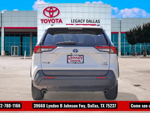 Used 2021 Toyota RAV4 XLE Premium image 9
