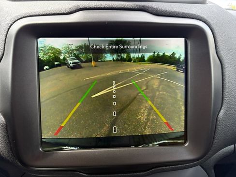 Used 2023 Jeep Renegade Latitude AWD/4WD image 27