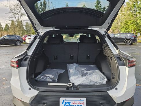 New 2026 Chevrolet Equinox EV LT image 24