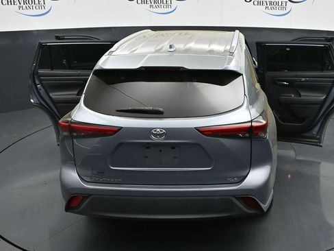 Used 2021 Toyota Highlander XLE FWD image 35