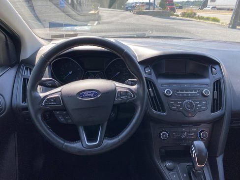 Used 2018 Ford Focus SE w/ Cold Weather Package FWD image 23