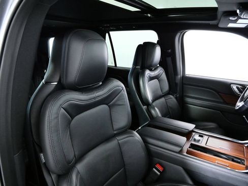 Certified 2022 Lincoln Navigator Reserve w/ Monochromatic Package AWD/4WD image 11