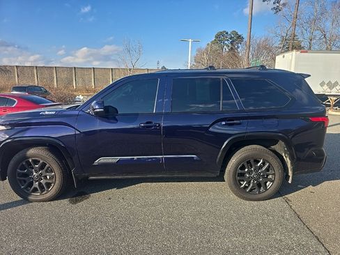 Used 2025 Toyota Sequoia Platinum image 8