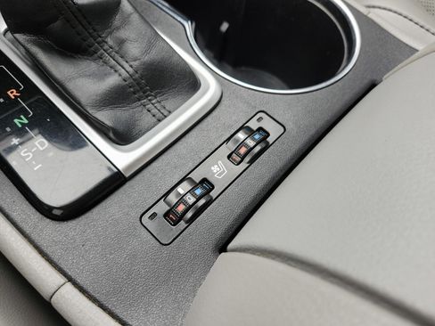 Used 2016 Toyota Highlander Limited image 10