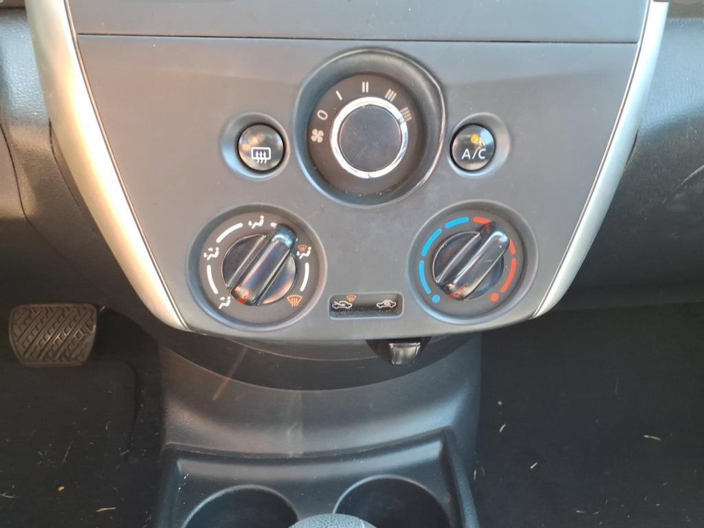 Used 2015 Nissan Versa SV FWD image 19