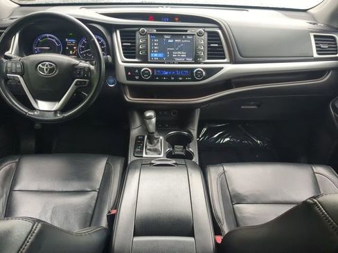 Used 2017 Toyota Highlander XLE AWD/4WD image 14