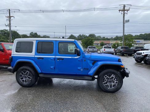 New 2026 Jeep Wrangler Unlimited Sahara w/ Whitecap Package AWD/4WD image 2