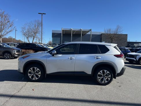 Certified 2023 Nissan Rogue SV image 7