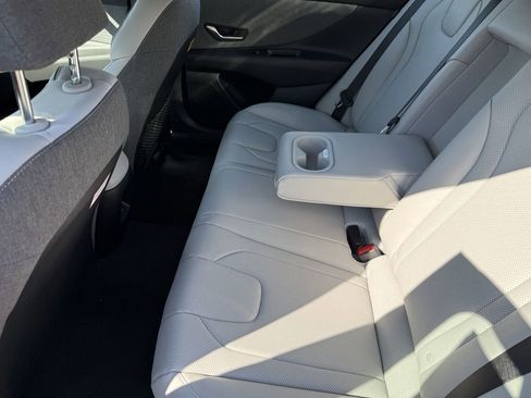 New 2025 Hyundai Elantra Limited FWD image 24