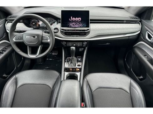 Used 2024 Jeep Compass Latitude image 15