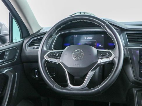 Used 2023 Volkswagen Tiguan SE FWD image 12