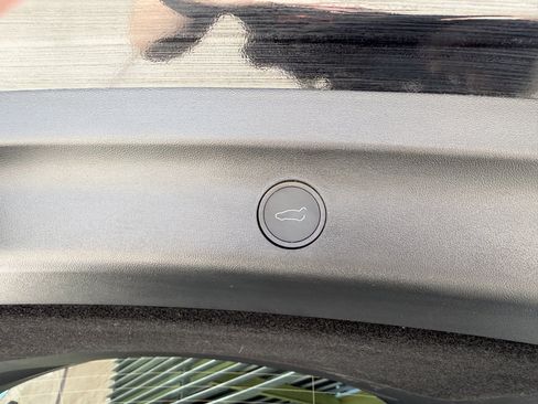 Used 2024 Tesla Model Y 2WD image 41