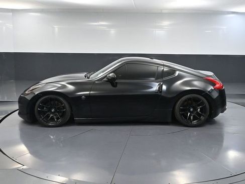 Used 2009 Nissan 370Z Touring RWD image 8