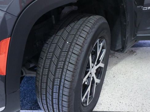 Used 2025 Jeep Grand Cherokee L Limited RWD image 8