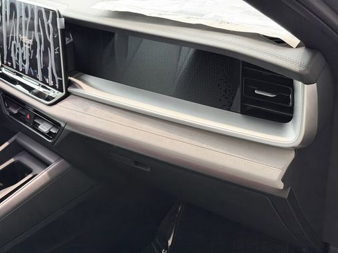 New 2026 Volkswagen Tiguan SE R-Line FWD image 30