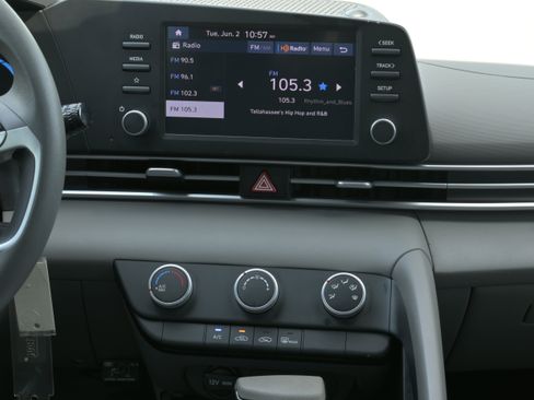 Used 2024 Hyundai Elantra SE FWD image 13