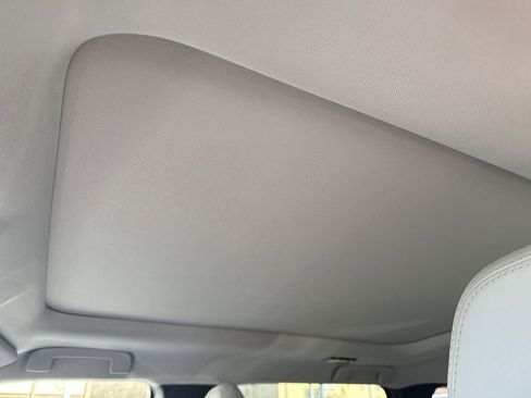 New 2025 Mitsubishi Outlander SE image 11