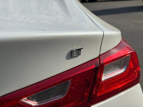 Used 2018 Chevrolet Malibu LT image 12