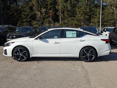 New 2025 Nissan Altima 2.5 SR w/ SR Premium Package image 8