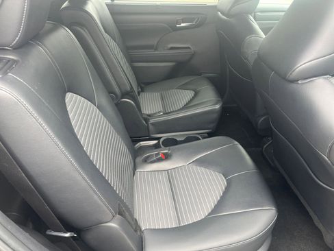 Used 2025 Toyota Highlander XSE AWD/4WD image 40