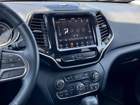 Used 2019 Jeep Cherokee Limited AWD/4WD image 6