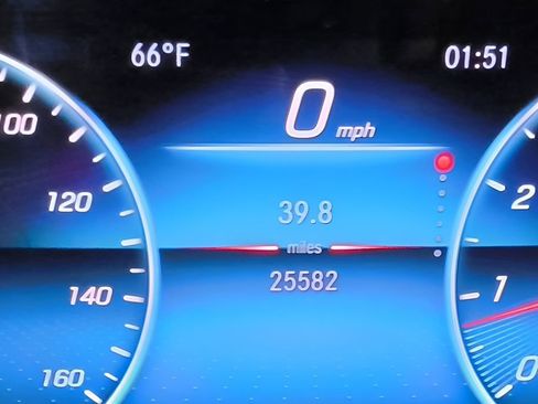 Used 2022 Mercedes-Benz GLE 350 4MATIC w/ AMG Line Exterior image 19
