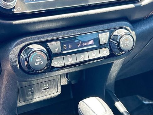 Used 2023 Nissan Kicks SR w/ SR Premium Package FWD image 12