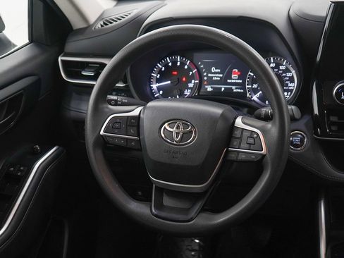 Used 2023 Toyota Highlander L AWD/4WD image 16