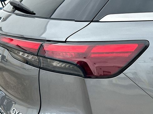 Used 2023 INFINITI QX60 Sensory w/ Vision Package FWD image 24
