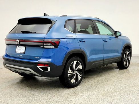 Used 2025 Volkswagen Taos SE image 5