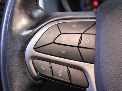 Used 2020 Jeep Grand Cherokee Altitude image 23