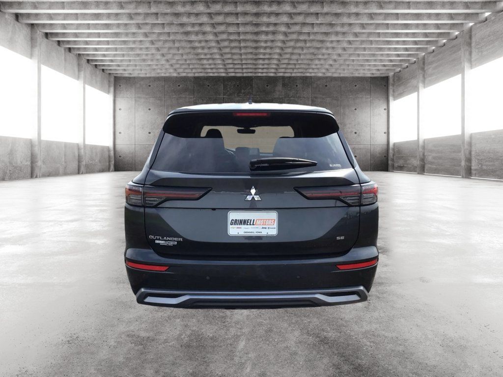 Used 2025 Mitsubishi Outlander AWD image 6