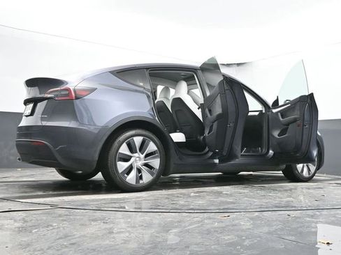 Used 2023 Tesla Model Y Long Range image 72