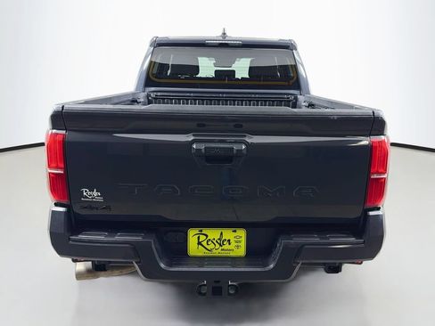 Used 2025 Toyota Tacoma TRD Off-Road AWD/4WD image 7