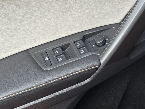 Used 2022 Volkswagen Tiguan S FWD image 28