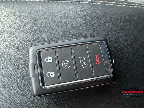 Used 2024 Jeep Grand Cherokee Limited image 28