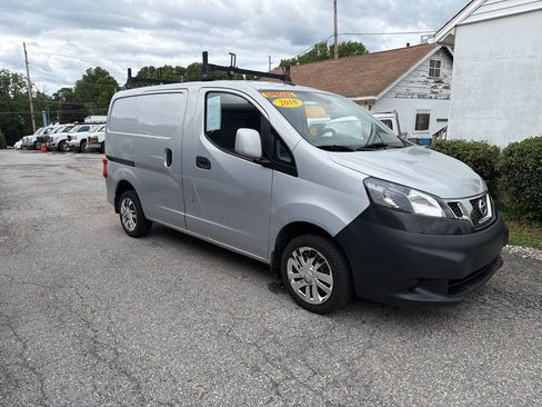 Used 2018 Nissan NV200 SV w/ Navigation Package FWD image 2