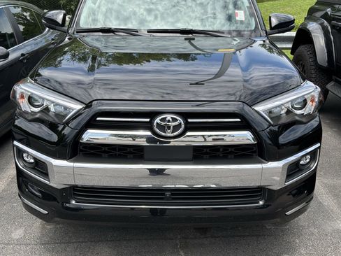 Used 2024 Toyota 4Runner Limited AWD/4WD image 2