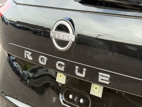 Used 2023 Nissan Rogue SV FWD image 10