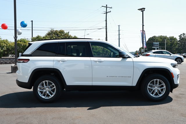 New 2026 Jeep Grand Cherokee Laredo RWD image 4