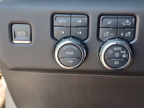 Used 2022 GMC Sierra 1500 AT4 w/ AT4 Preferred Package AWD/4WD image 22