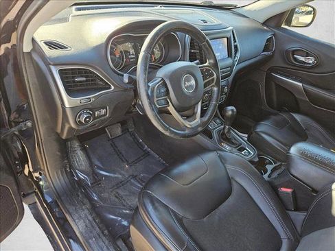 Used 2019 Jeep Cherokee Latitude Plus image 13