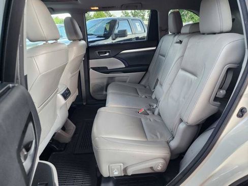 Used 2014 Toyota Highlander XLE AWD/4WD image 13