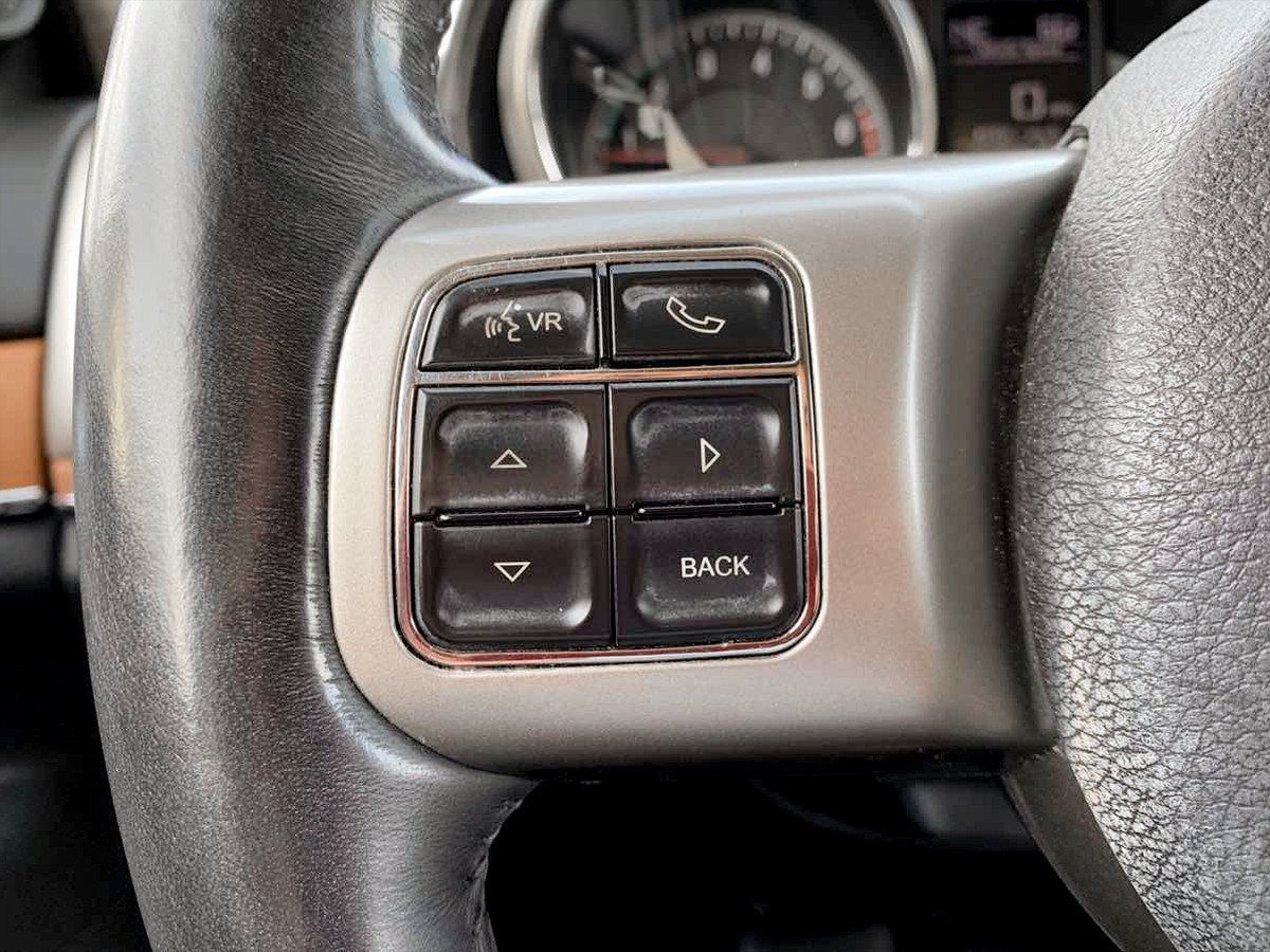 Used 2013 Jeep Grand Cherokee Overland w/ Advance Technology Group AWD/4WD image 24