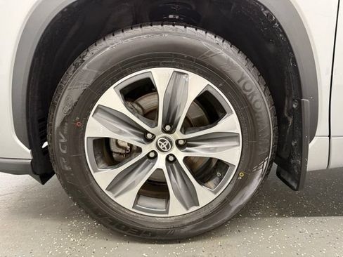 Certified 2025 Toyota Highlander XLE AWD/4WD image 19