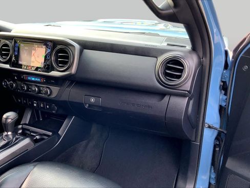 Used 2019 Toyota Tacoma TRD Sport AWD/4WD image 19
