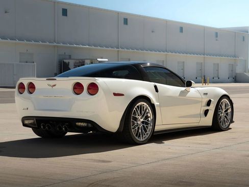 Used 2010 Chevrolet Corvette ZR1 w/ Preferred Equipment Group RWD image 7
