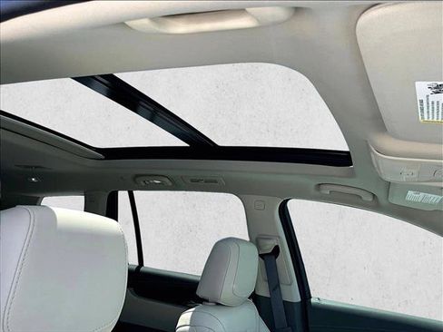Certified 2025 Cadillac XT6 Premium Luxury w/ Technology Package FWD image 17