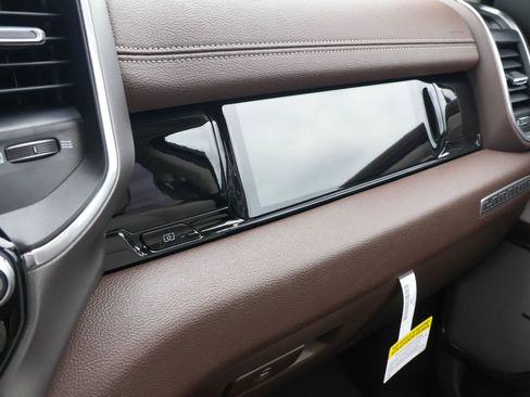 New 2026 RAM 1500 Laramie AWD/4WD image 19