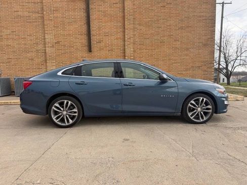 Used 2025 Chevrolet Malibu LT FWD image 3